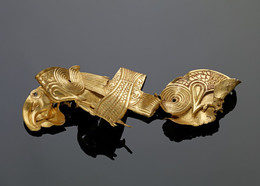 538 Mount in gold of a fish between birds [Items K652 and K1249]
