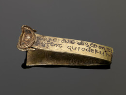 540 Strip-mount in gold with Latin inscriptions [K550]