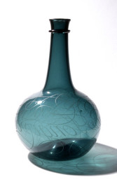 1987M106 Glass serving bottle