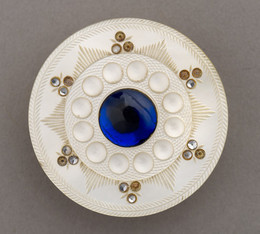 1953F138 Concentric designed pearl button