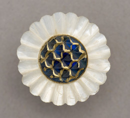 1953F259 Pearl button