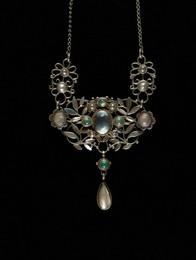 1981M535 Necklace with pendant